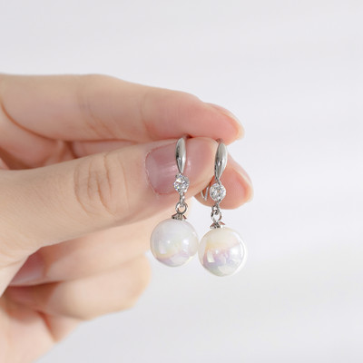 Női fülbevaló gyöngyökkel és kövekkel - több modell