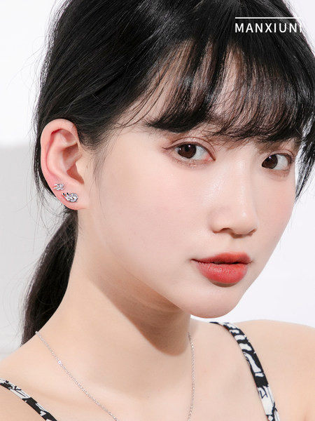 Mini díszes fülbevaló nőknek