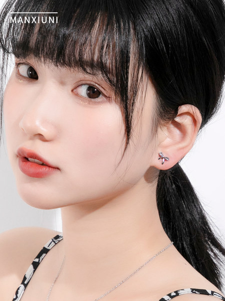 Női fülbevaló - szalaggal és pillangóval