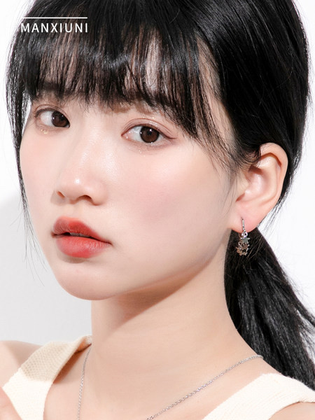 Női karika fülbevaló ezüst színben