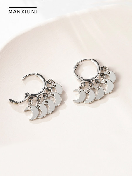 Női karika fülbevaló ezüst színben