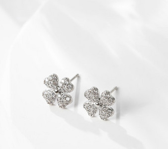 Női fülbevaló - kövekkel