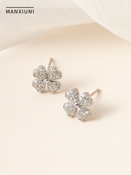 Női fülbevaló - kövekkel