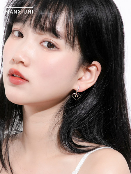 Elegáns női fülbevaló arany színben