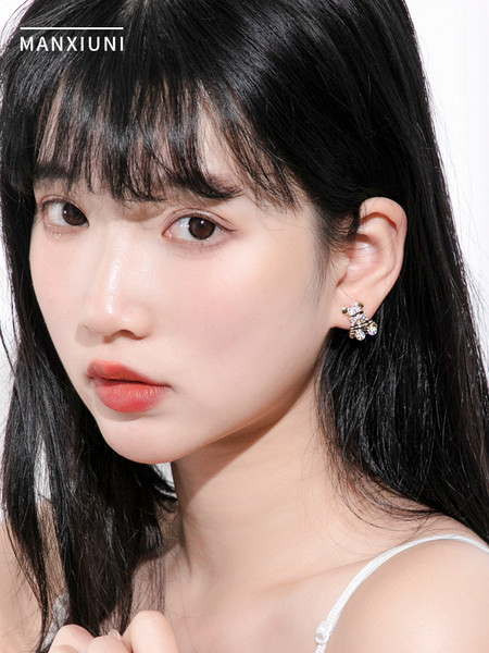 Elegáns női fülbevaló arany színben