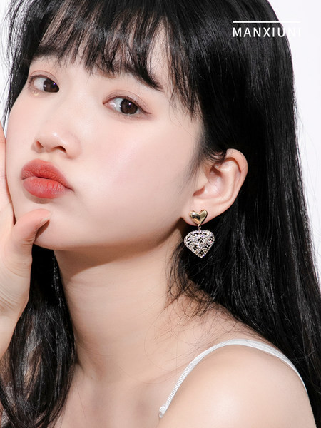 Színes női fülbevaló - kövekkel