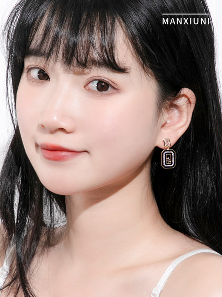 Színes női fülbevaló - kövekkel