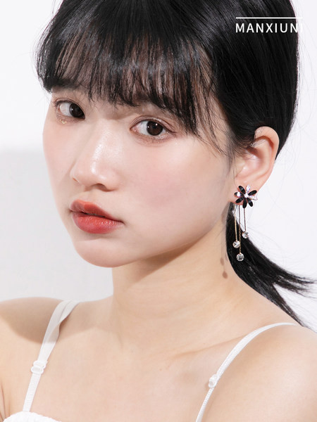 Függő fülbevaló díszítő kövekkel - többféle modell