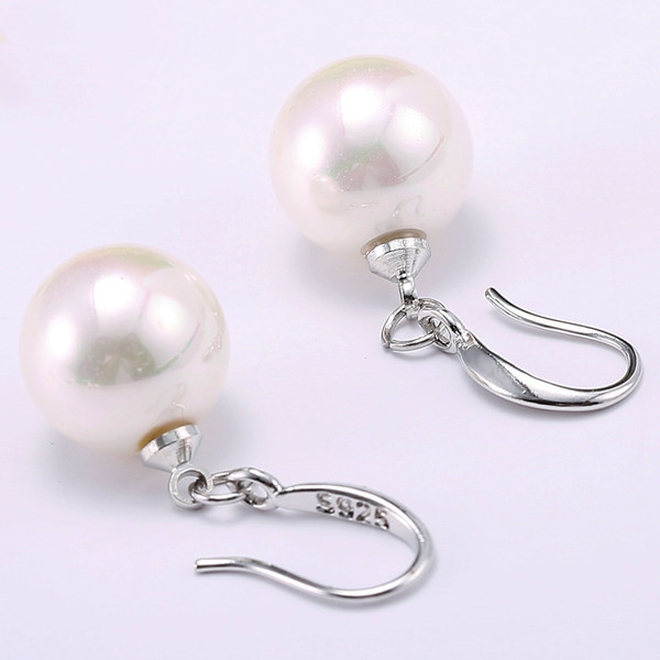 Női fülbevaló gyöngy medállal