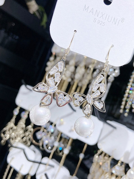 Női lógó fülbevaló gyöngykövekkel