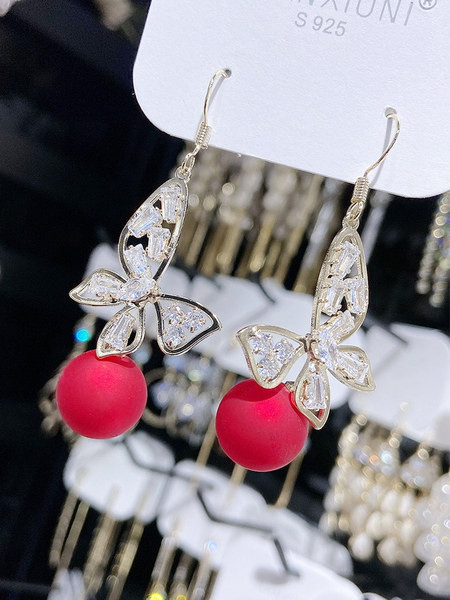 Női lógó fülbevaló gyöngykövekkel