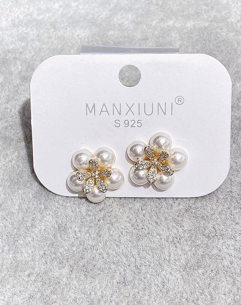 Modern női fülbevaló kövekkel