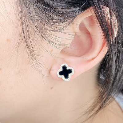 Kis női fülbevaló csavaron - különféle modellek