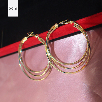 Egy új modell női fülbevaló kerek formában