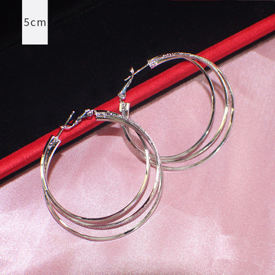 Egy új modell női fülbevaló kerek formában