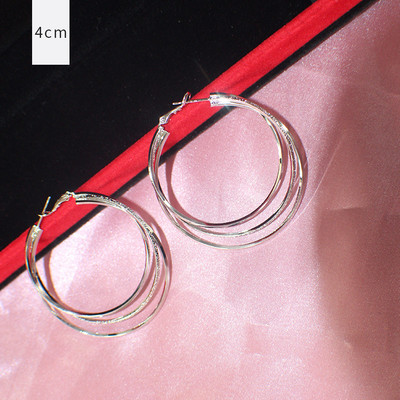 Egy új modell női fülbevaló kerek formában