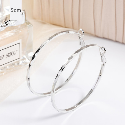 Egy új modell női fülbevaló kerek formában