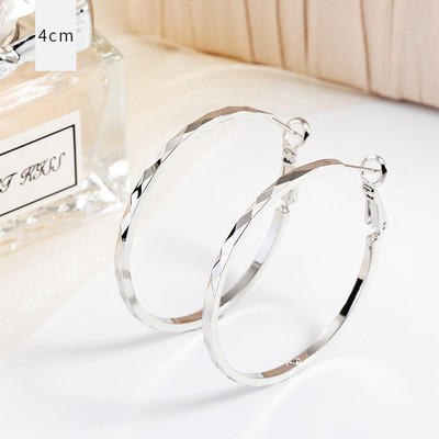 Egy új modell női fülbevaló kerek formában