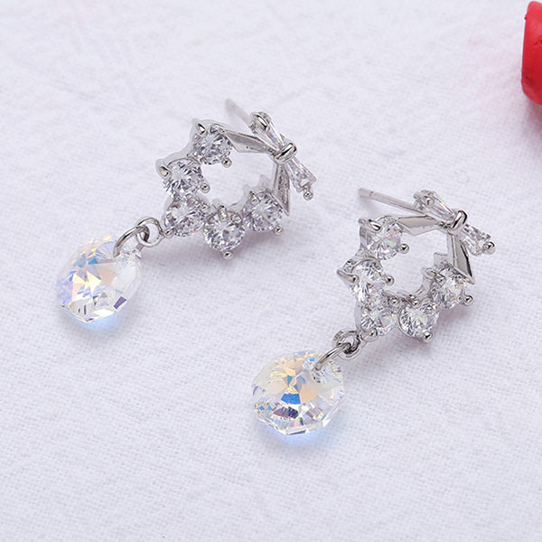 Női fülbevaló - dekorációs cseppekkel és kövekkel