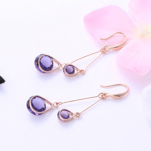 Női fülbevaló kövekkel