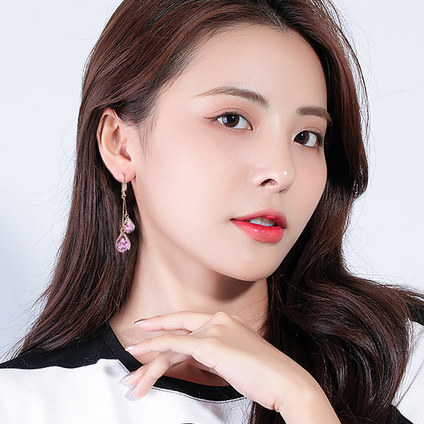 Női fülbevaló kövekkel