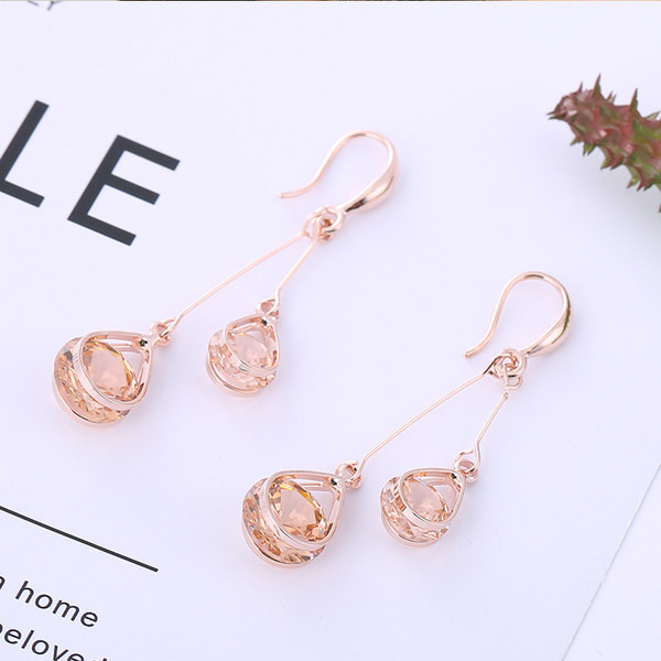 Női fülbevaló kövekkel