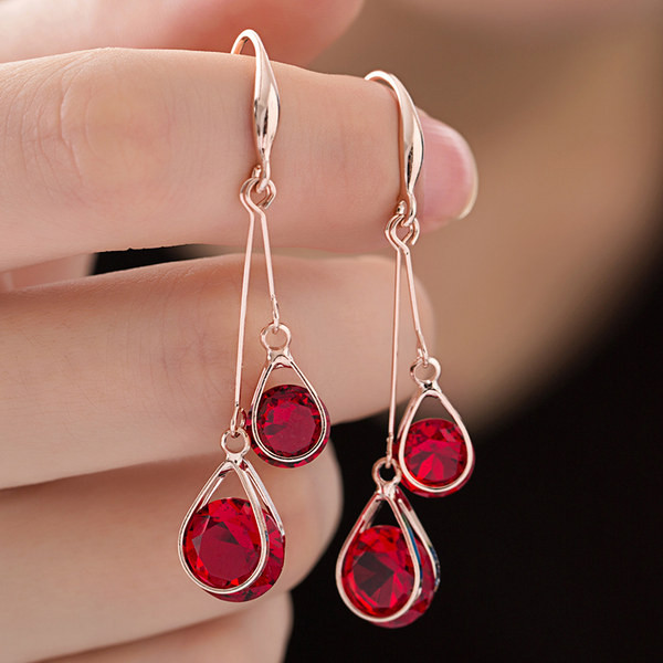 Női fülbevaló kövekkel