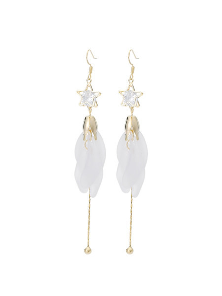 Finom, elegáns női fülbevaló