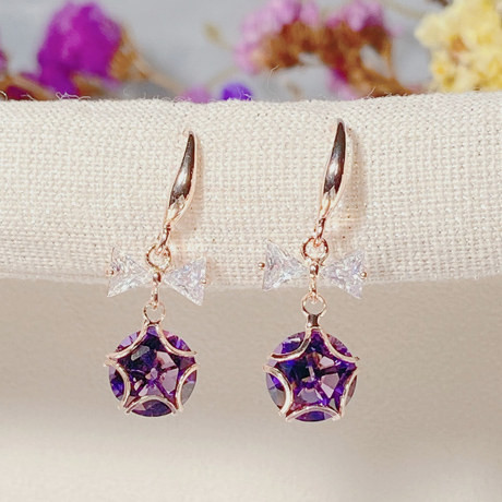 Modern női fülbevaló kő medállal