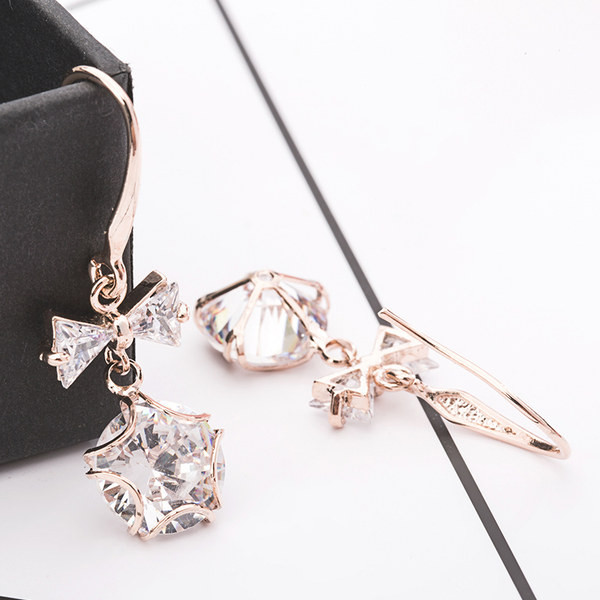 Modern női fülbevaló kő medállal