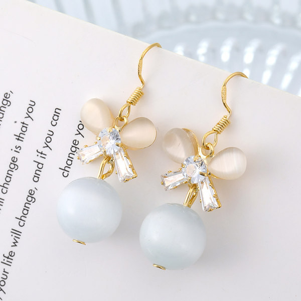 Kis függő gyöngy fülbevaló