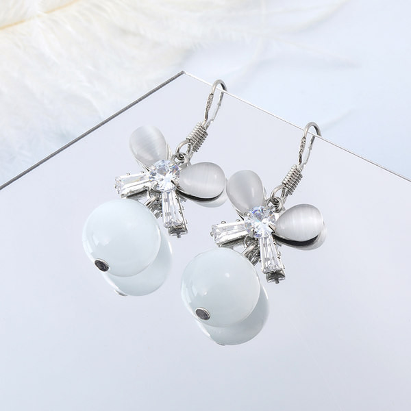 Kis függő gyöngy fülbevaló