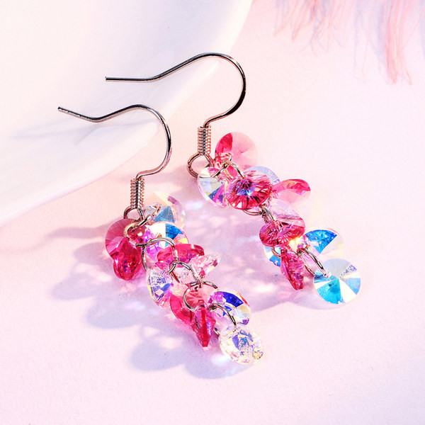 Hosszú, elegáns fülbevaló dekoratív színes kövekkel