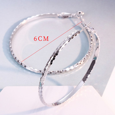 Egy új modell női fülbevaló kerek formában