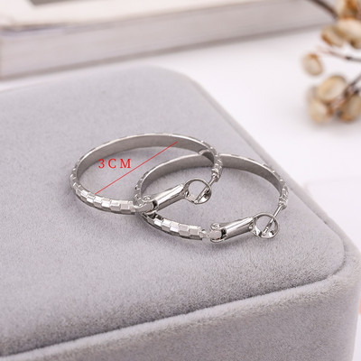 Egy új modell női fülbevaló kerek formában