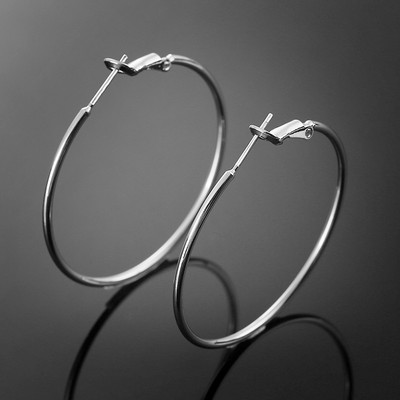 Egy új modell női fülbevaló kerek formában