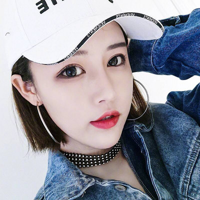 Egy új modell női fülbevaló kerek formában