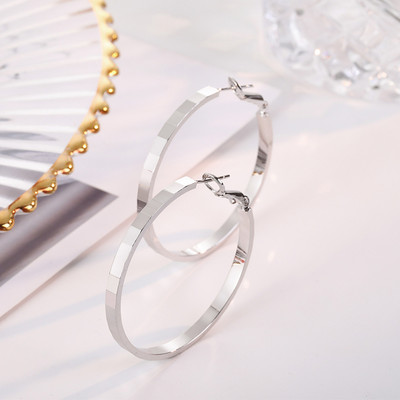 Egy új modell női fülbevaló kerek formában