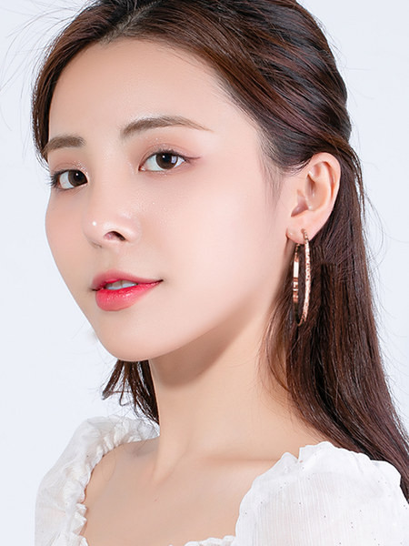 Egy új modell női fülbevaló kerek formában