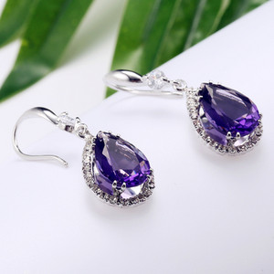 Női fülbevaló arany és ezüst színben, dekoratív színes kövekkel