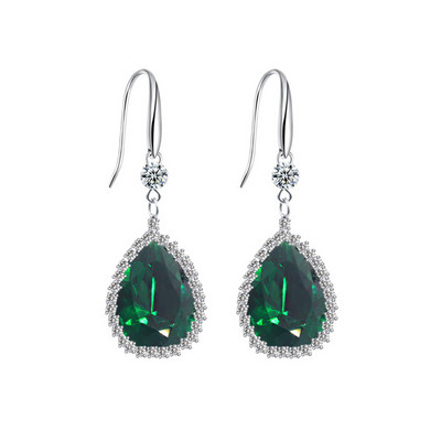 Női fülbevaló arany és ezüst színben, dekoratív színes kövekkel