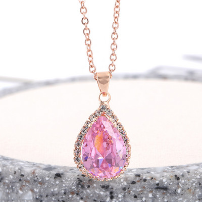 Női fülbevaló arany és ezüst színben, dekoratív színes kövekkel