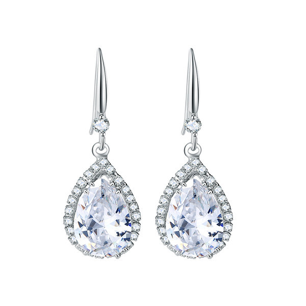 Női fülbevaló arany és ezüst színben, dekoratív színes kövekkel