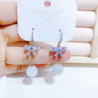 Női fülbevaló dekoratív matt gyöngyökkel és kövekkel