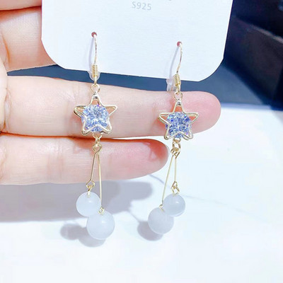 Női fülbevaló dekoratív matt gyöngyökkel és kövekkel