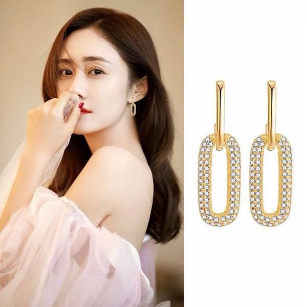 Elegáns női kis fülbevaló díszkövekkel