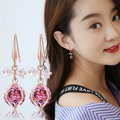 Elegáns női fülbevaló színes gyöngyökkel