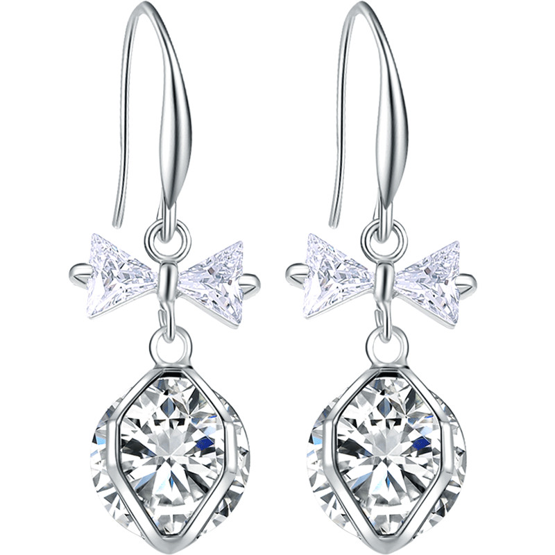 Elegáns női fülbevaló színes gyöngyökkel