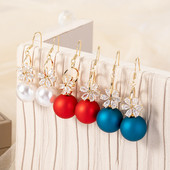 Modern női fülbevaló színes gyöngyökkel és kövekkel