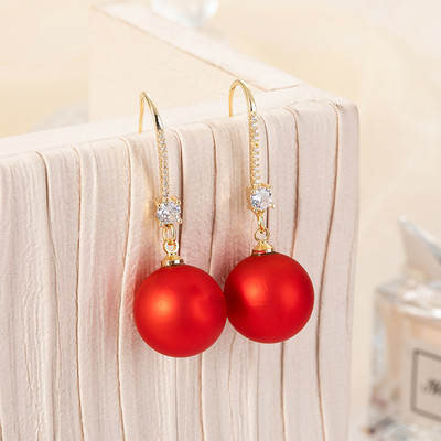 Modern női fülbevaló színes gyöngyökkel és kövekkel